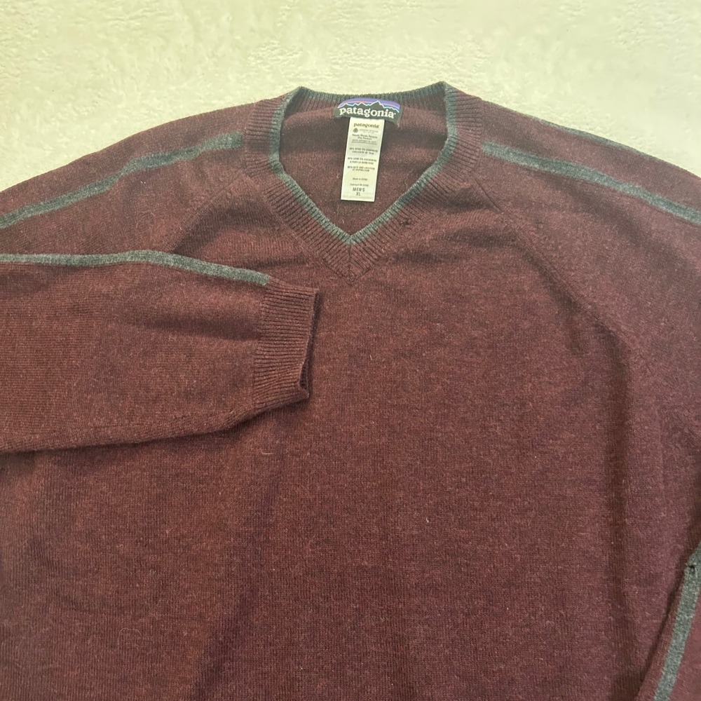 Patagonia Sweater Wool Cashmere V-Neck Mens XL Burgundy Grey Stripe Long Sleeve